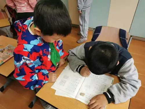文明点缀课间,快乐浸润心灵奉贤区实验小学行为规范养成教育