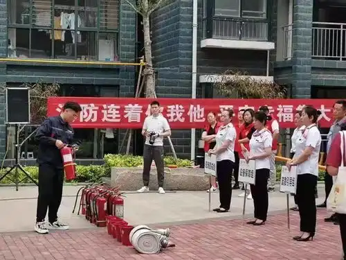 2021安全生产月沁园街道开展高层建筑消防演练活动