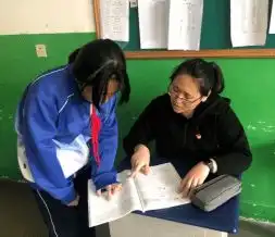 百年风华耀初心,党员先锋力践行记青岛市第三实验初中党员教师志愿服务活动
