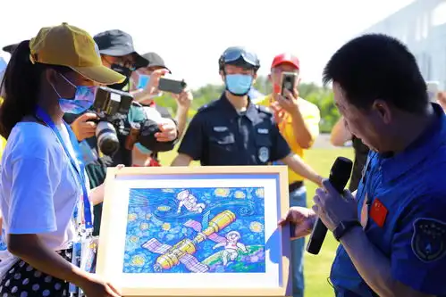 今天的火箭发射现场,一群特殊的观众与航天英雄杨利面对面