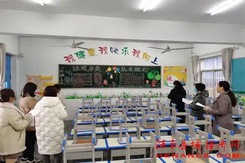 商丘市梁园区凯旋路第二小学开展新学期黑板报评比活动