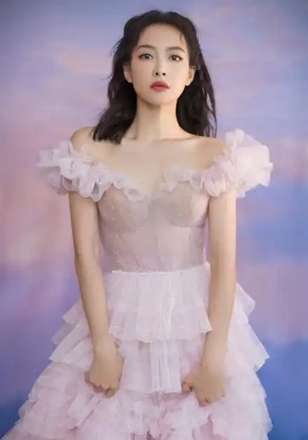 任达华童瑶获金鹰最佳男女演员,女方备受质疑,宋茜看赵丽颖颁奖一秒变脸引热