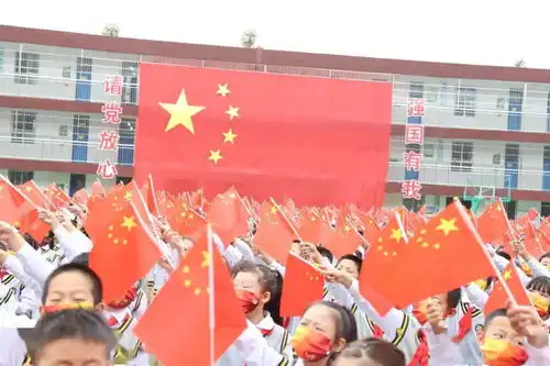 文汇路小学举行请党放心强国有我向国旗敬礼启动仪式