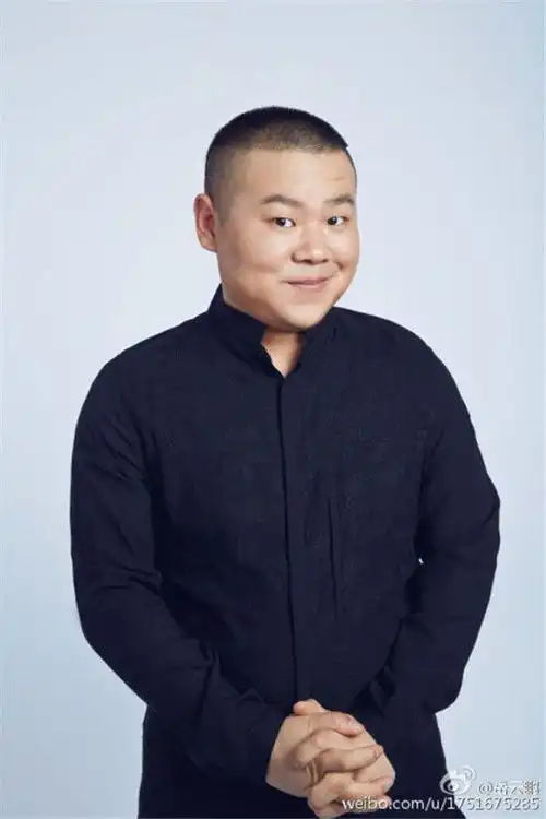 岳云鹏祝福高考翻车,助理冲冲似画蛇添足,绕不过德云社文化梗