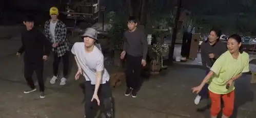 向往5嘉宾梁静到底是什么人物与小辈一起唱唱跳跳,网友接地气