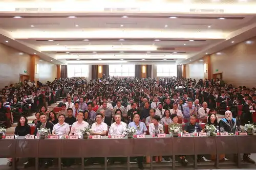 英中高中2021届毕业典礼盛大举行