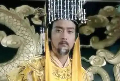 她不仅美貌迷倒了三位皇帝,还能写一手好诗