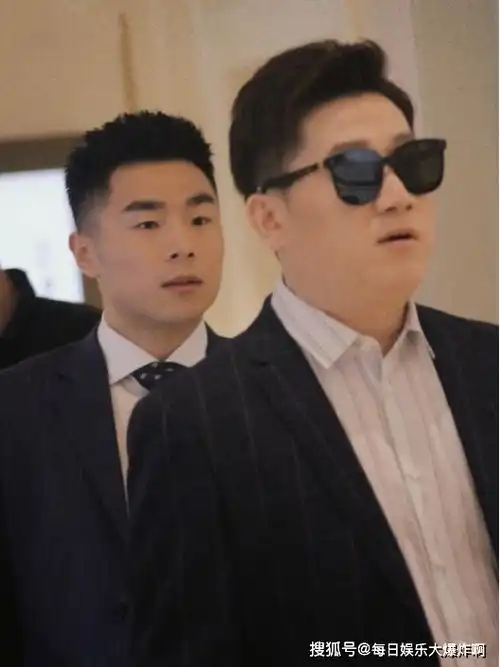 德云社郎鹤炎晒聊天截图,与张鹤伦探讨包袱,聊天内容真逗乐