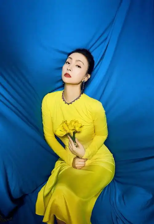 陶虹虽然是阿姨辈了,但穿柠檬裙像小姑娘,一点儿不输00后