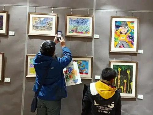 梦想家园一一中山市首届少儿水彩水粉作品双年展开幕