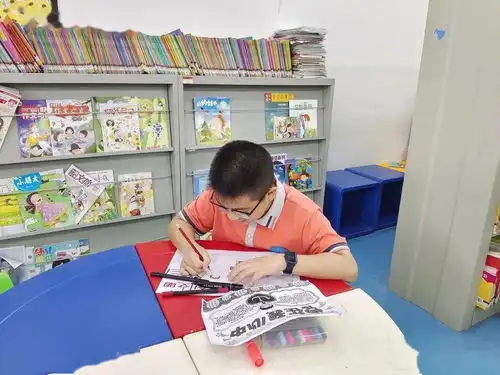 江门恩平市开展红星耀童心携手创文明手抄报活动
