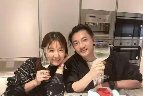 时髦办职场妈妈林心如,容貌也没有输给岁月