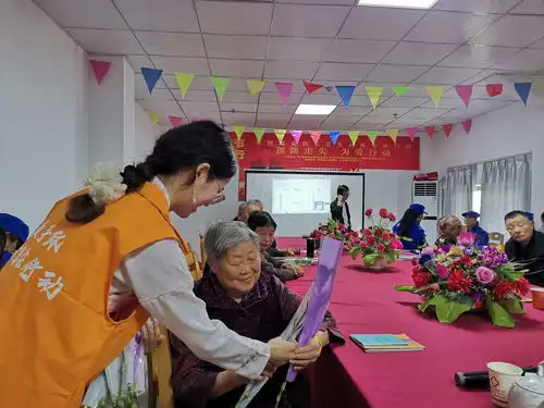 长龙社区开展预防走失,为爱行动助力黄手环活动