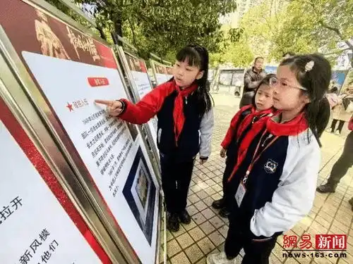 沿着雷锋的道路走来学习雷锋精神传承榜样力量主题活动侧记