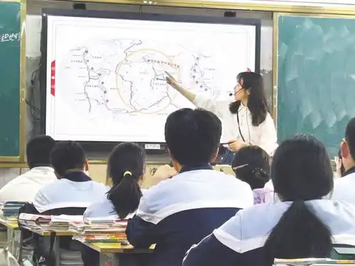 空中课堂探新知生动课堂亮绝活宜昌市中小学创新教学大赛让课堂活起来