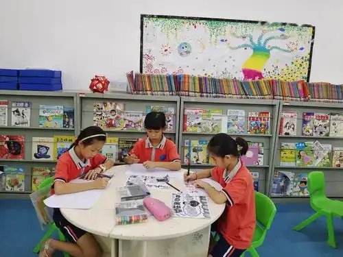 江门恩平市开展红星耀童心携手创文明手抄报活动