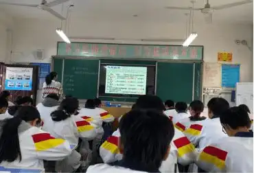 西峡县米坪初中凝心聚力谱写米中新篇章