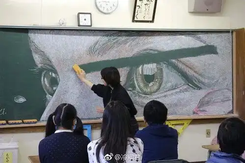 这帅哥的裤裆有点凶啊