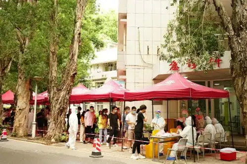 坚守与汗水你们为这场校园防护战拼命的样子真美