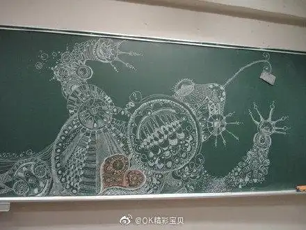 日本学生的粉笔黑板报