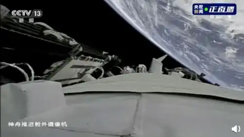 高校毕业典礼插入直播神舟十二号升空,还藏了这些彩蛋