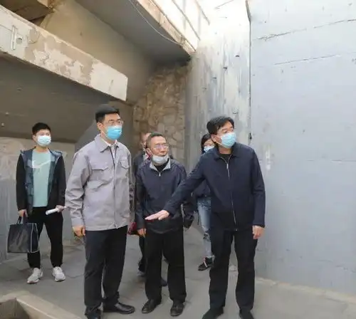 市城管局局长贾建文督导城区防汛工作