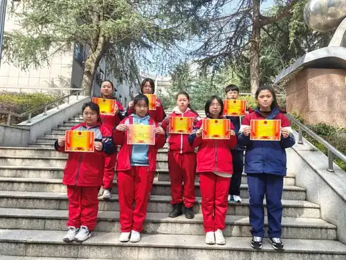 交通安全,你我同行九江三中初二年级举办交通安全黑板报设计活动