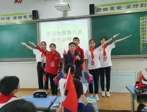 万盛各学校少工委深入学习全国第八次少代会精神