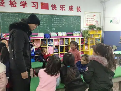 政法系开展小手拉大手,共抒爱国情主题团日活动