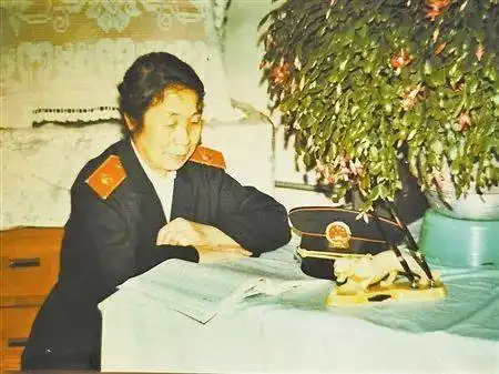 赵改凤不忘初心,是一生的必修课党旗耀京法之党员荣光