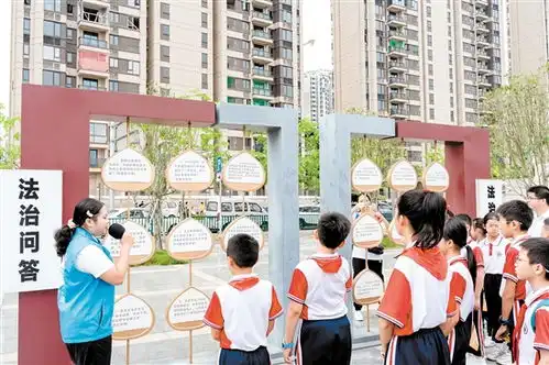多部门联合举办活动小手拉大手体验法治之旅