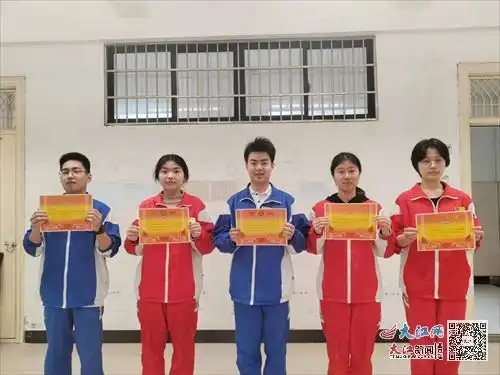创优美校园,展班级风采记九江一中创文黑板报评选活动组图