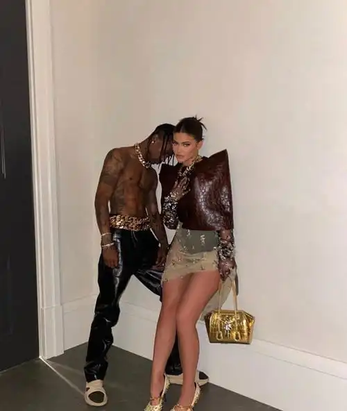 甜kyliejenner和travisscott这对,全世界都在等他们复合