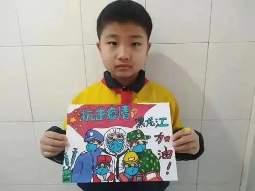 画出希望抗疫情,少先队员在行动