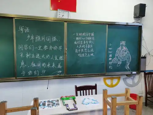 武警拉练借宿学校留下板报我们守卫现在,你们建设未来